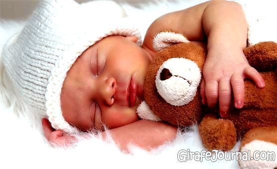 Почему ребенок потеет, когда спит?