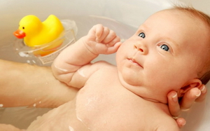 Правильное купание новорожденного: когда можно начинать купать, как часто купать фото