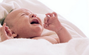 Почему новорожденный постоянно плачет фото
