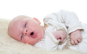 Эффективные методы лечения конъюнктивита у новорожденных, с подробной иллюстрацией в видео