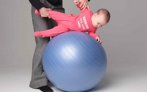 Гимнастика для детей на мяче фото