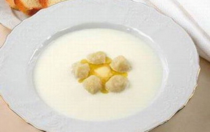 Молочный суп с манными клецками фото