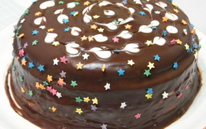 Простые рецепты выпечки в мультиварке: Клубничный пирог, Творожный пирог с персиками, Манник на кефире, Классический манник на кефире фото