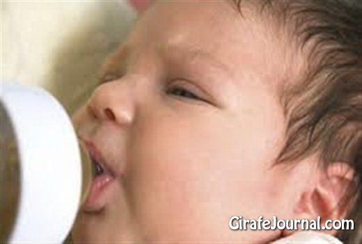 А что если кормить ребенка грудным молоком из бутылочки? фото