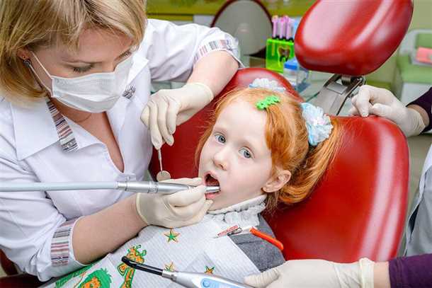 Как лечить детям зубы