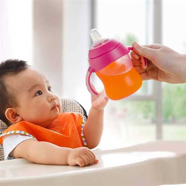 Как приучить маленького ребенка пить самостоятельно из кружки