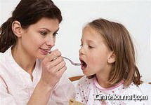 Чем лечить горло у ребенка