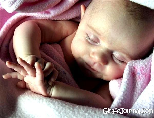 Висипання на обличчі у новонародженого фото