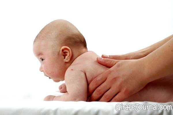 Як допомогти новонародженому при запорах