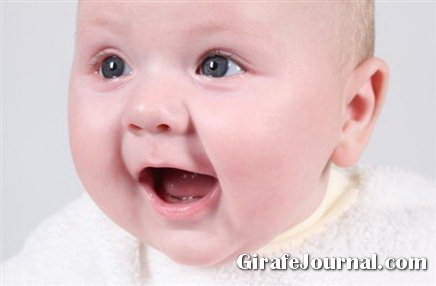 Почему красное горло у ребенка 6 месяцев? фото