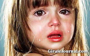 Почему ребенок плачет без причины?
