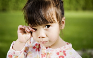 Моргание глаз у ребенка фото