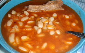 Фасолевый суп на мясном бульоне фото