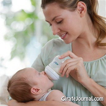 Сколько надо кормить ребенка грудным молоком? фото
